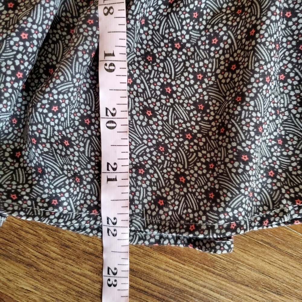 NEW LOFT Blouse Size Small Long Sleeve Floral - Picture 7 of 7